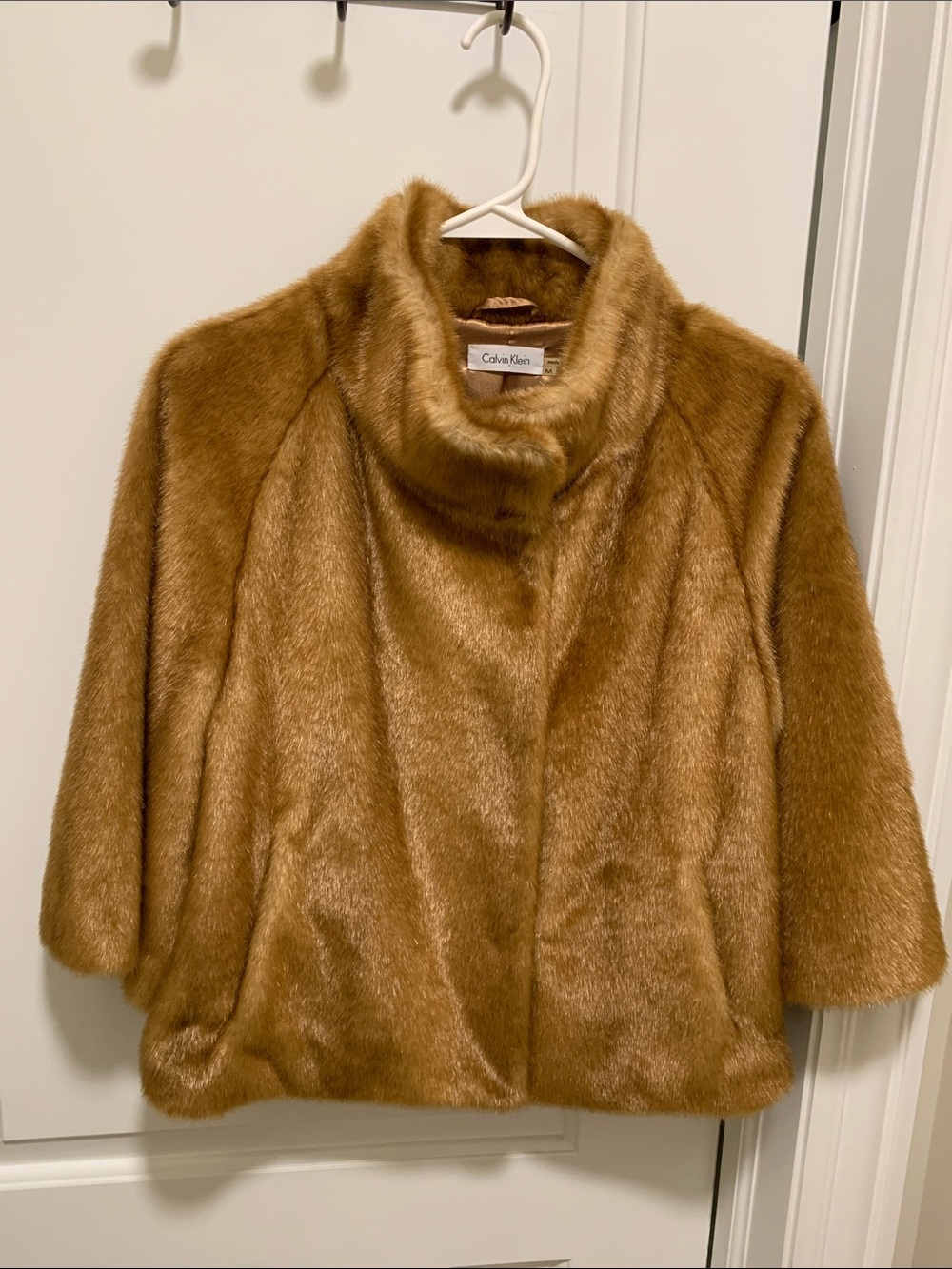Elegant & Charming Calvin Klein Faux Fur Teddy Coat in Camel. Pre-owned.Size:M.
